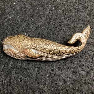 Vintage Damascene whale Toledo style gold black silver tone metal brooch